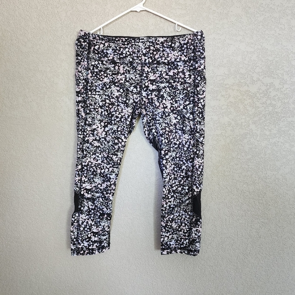 Lululemon Capri Floral mesh back and pockets size 10 - Picture 1 of 6